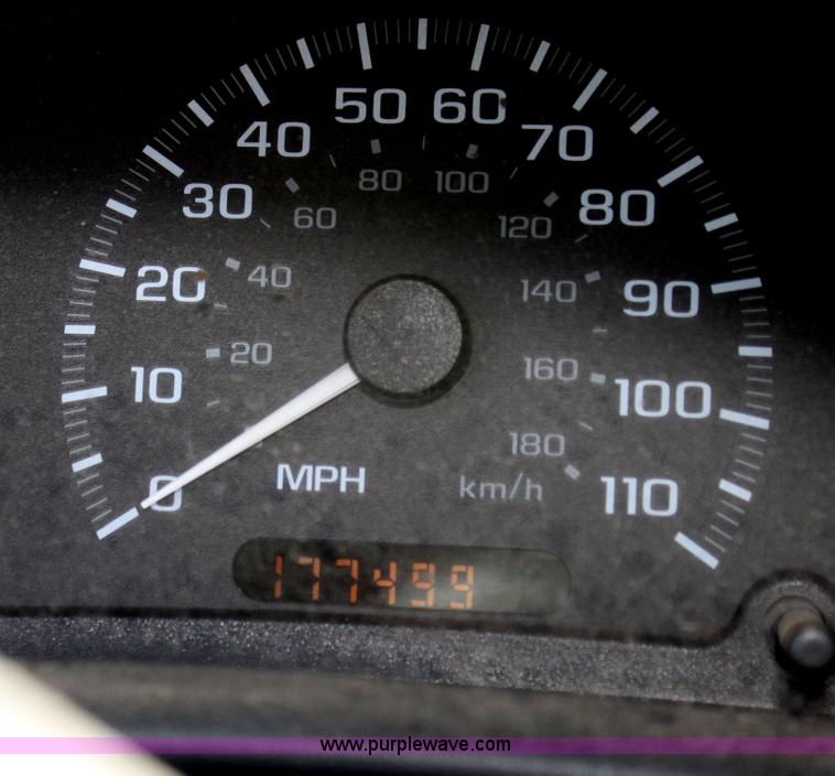 image for item I7371 2001 Chevrolet Cavalier