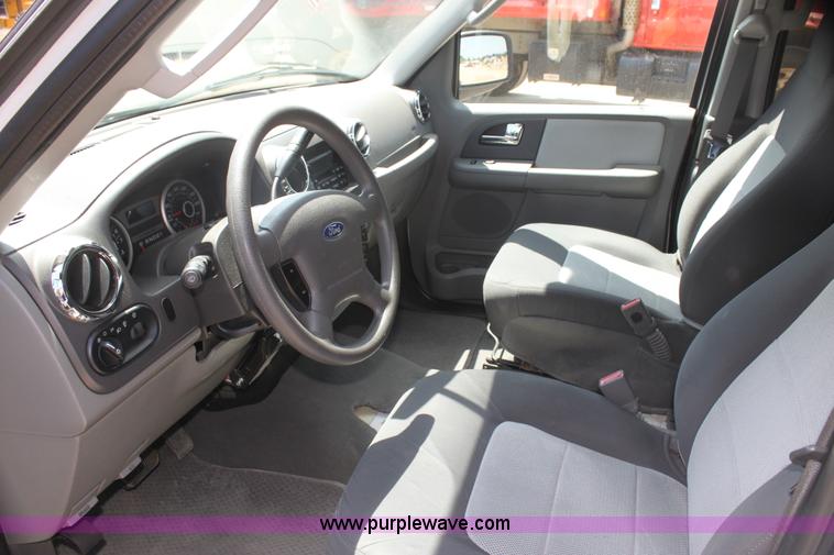 image for item I7403 2005 Ford Expedition SUV