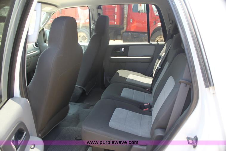 image for item I7403 2005 Ford Expedition SUV