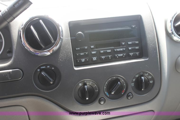 image for item I7403 2005 Ford Expedition SUV