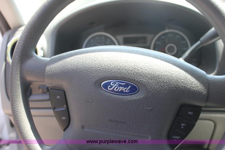 image for item I7403 2005 Ford Expedition SUV