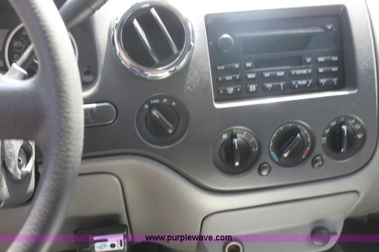 image for item I7403 2005 Ford Expedition SUV