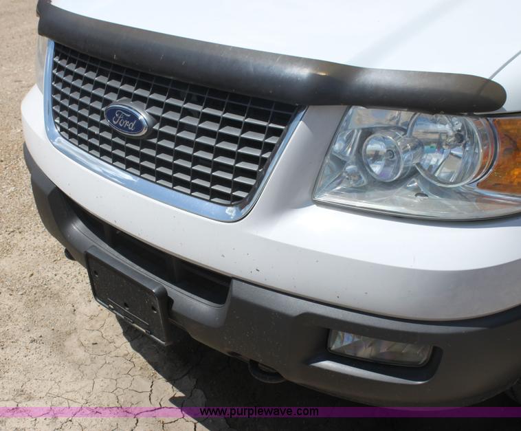 image for item I7403 2005 Ford Expedition SUV