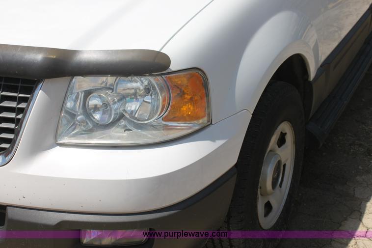 image for item I7403 2005 Ford Expedition SUV