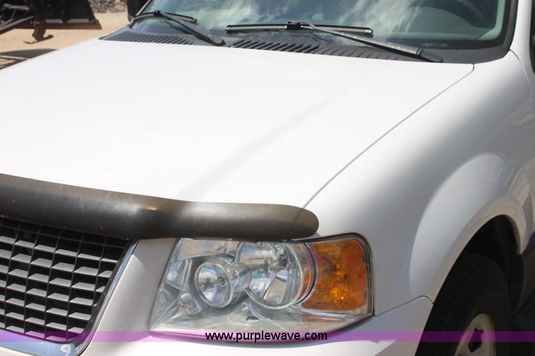 image for item I7403 2005 Ford Expedition SUV