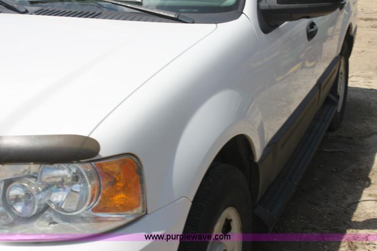 image for item I7403 2005 Ford Expedition SUV