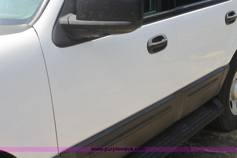 image for item I7403 2005 Ford Expedition SUV