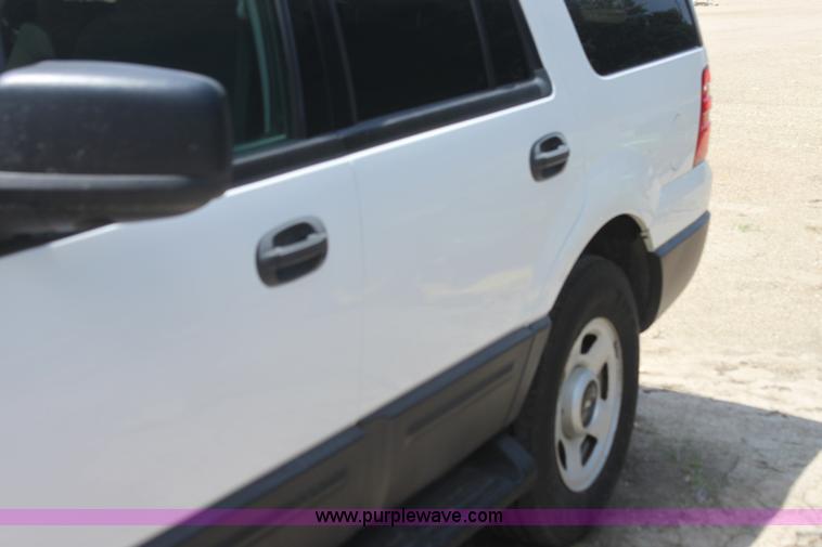 image for item I7403 2005 Ford Expedition SUV
