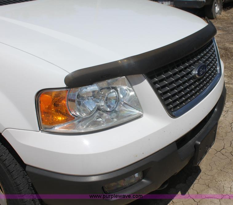 image for item I7403 2005 Ford Expedition SUV
