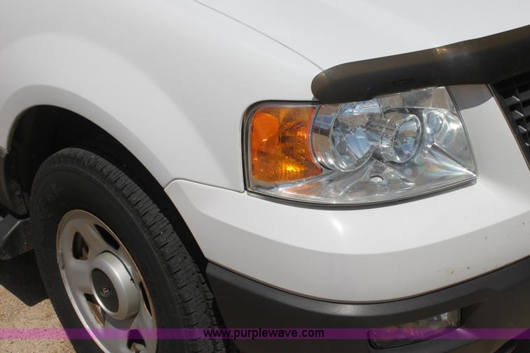 image for item I7403 2005 Ford Expedition SUV