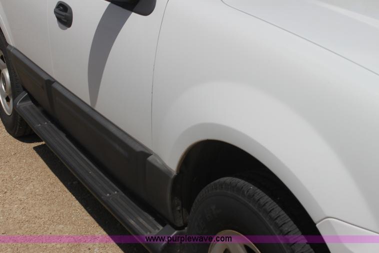 image for item I7403 2005 Ford Expedition SUV
