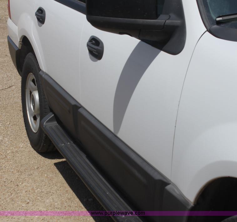 image for item I7403 2005 Ford Expedition SUV