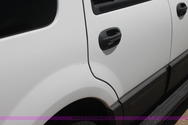 image for item I7403 2005 Ford Expedition SUV