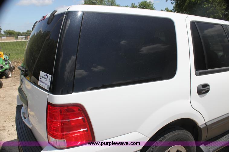 image for item I7403 2005 Ford Expedition SUV