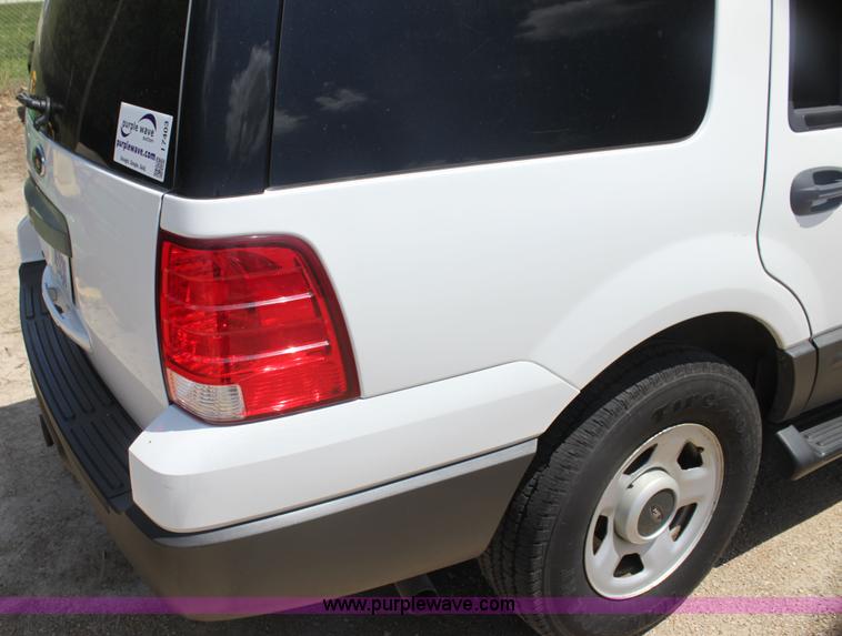 image for item I7403 2005 Ford Expedition SUV