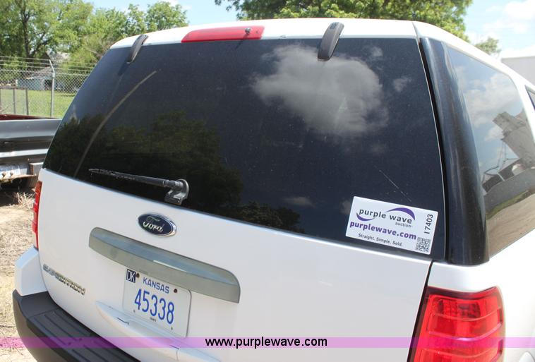 image for item I7403 2005 Ford Expedition SUV