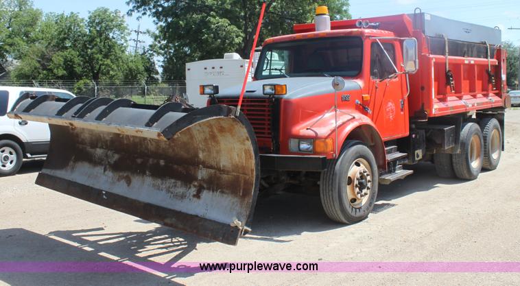 image for item I7404 1997 International 4900 dump truck