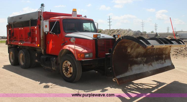 image for item I7404 1997 International 4900 dump truck