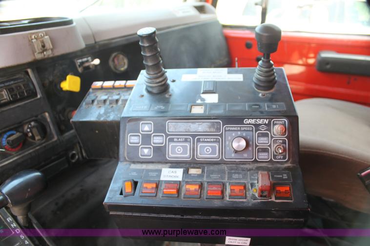 image for item I7404 1997 International 4900 dump truck