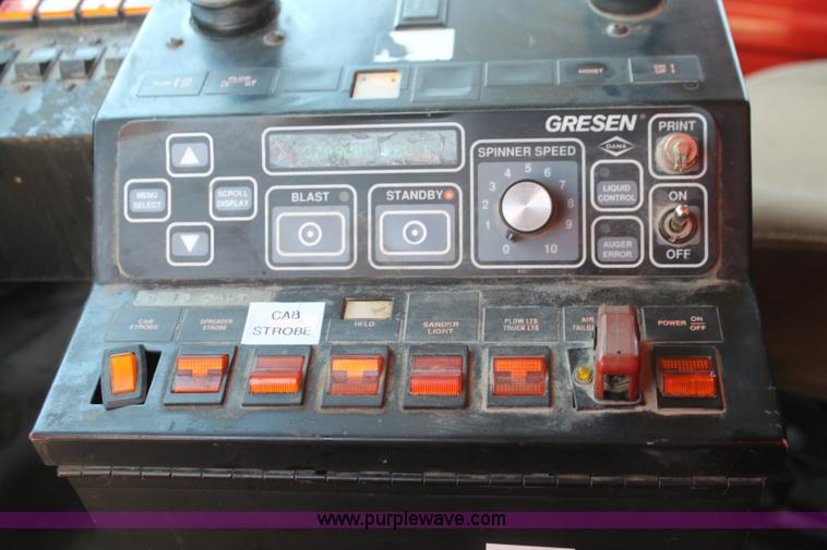 image for item I7404 1997 International 4900 dump truck