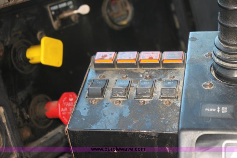 image for item I7404 1997 International 4900 dump truck