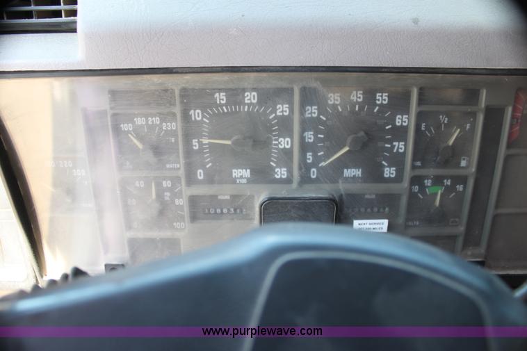 image for item I7404 1997 International 4900 dump truck