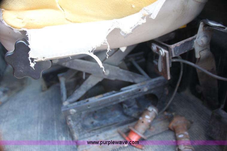 image for item I7404 1997 International 4900 dump truck