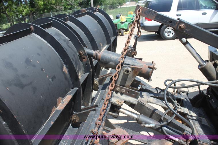 image for item I7404 1997 International 4900 dump truck