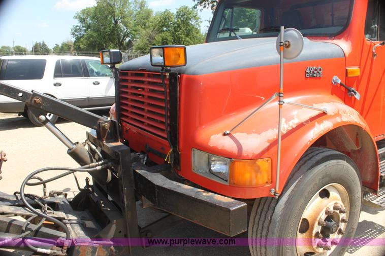 image for item I7404 1997 International 4900 dump truck