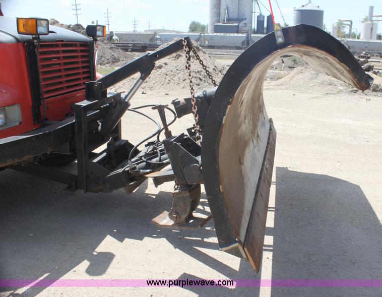 image for item I7404 1997 International 4900 dump truck