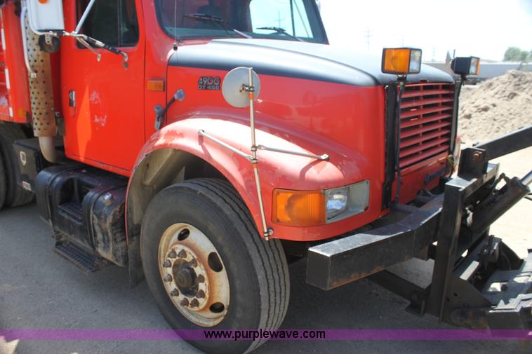 image for item I7404 1997 International 4900 dump truck