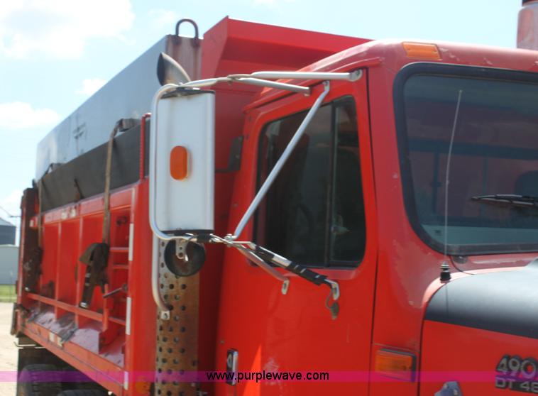 image for item I7404 1997 International 4900 dump truck