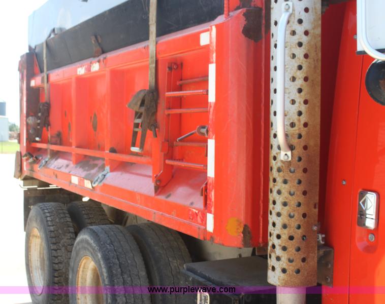 image for item I7404 1997 International 4900 dump truck