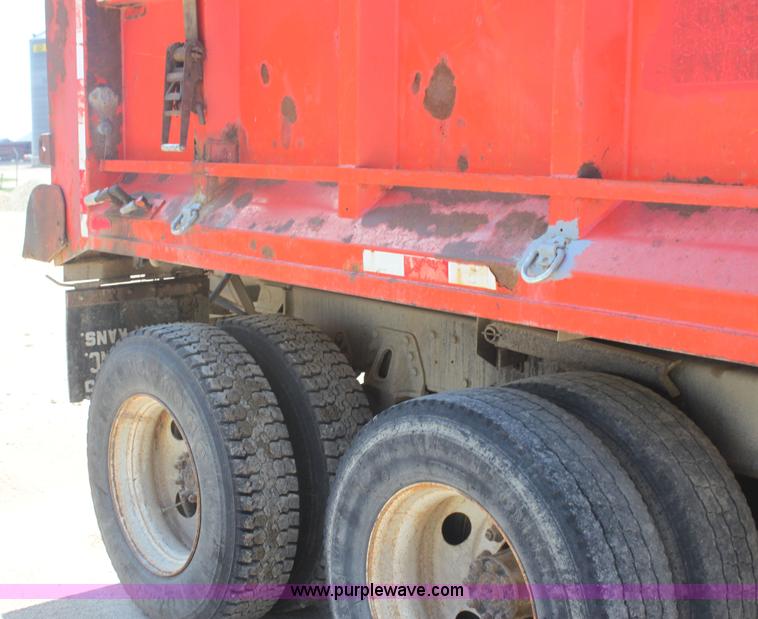 image for item I7404 1997 International 4900 dump truck
