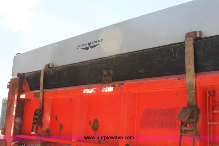 image for item I7404 1997 International 4900 dump truck