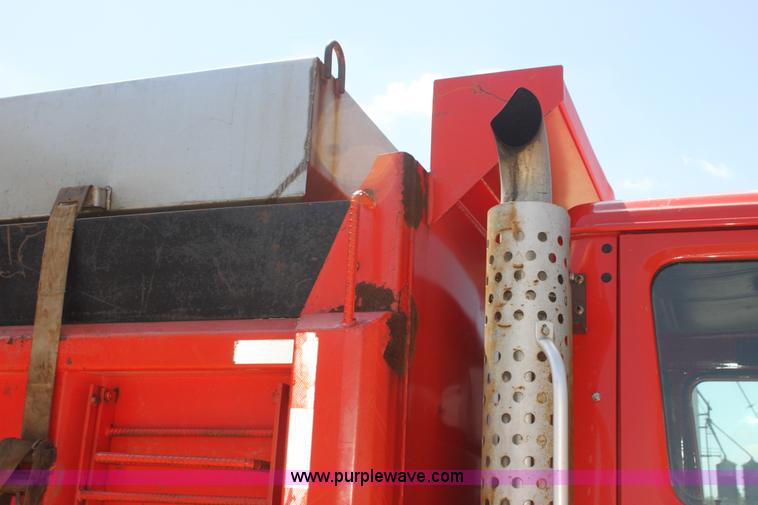 image for item I7404 1997 International 4900 dump truck