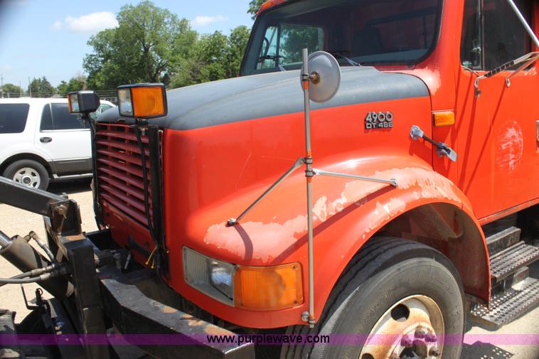 image for item I7404 1997 International 4900 dump truck