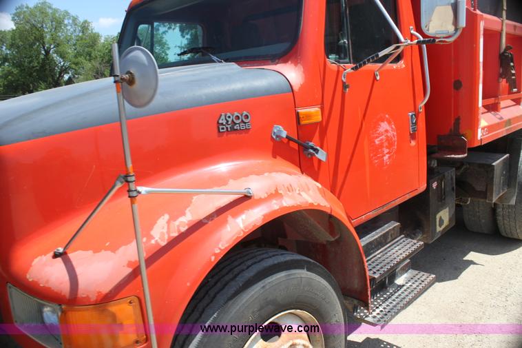 image for item I7404 1997 International 4900 dump truck