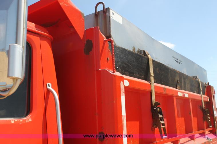 image for item I7404 1997 International 4900 dump truck