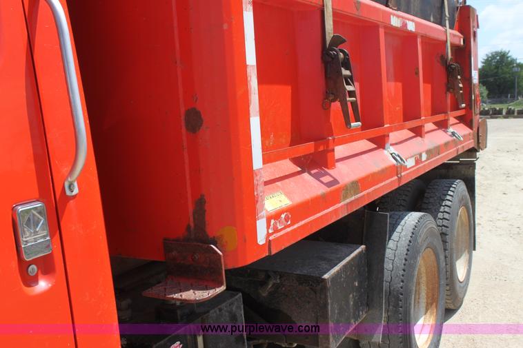 image for item I7404 1997 International 4900 dump truck