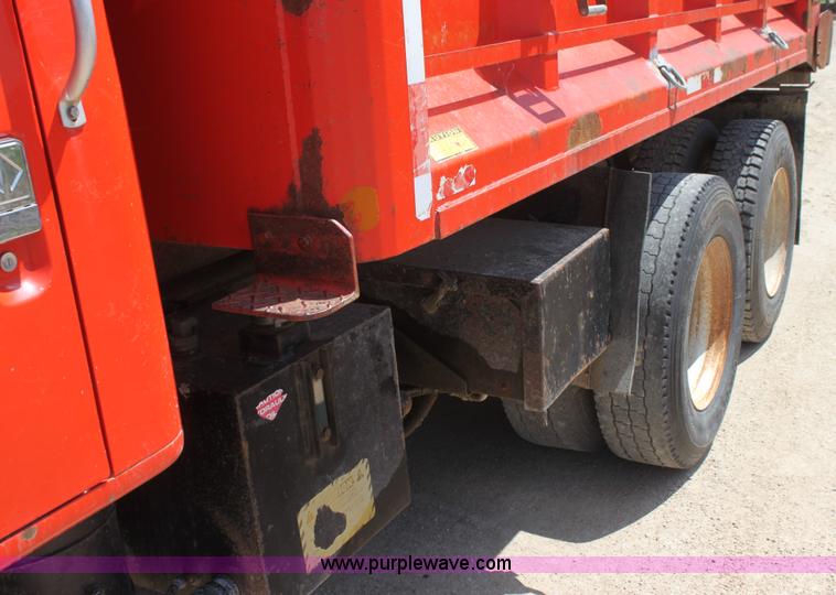 image for item I7404 1997 International 4900 dump truck