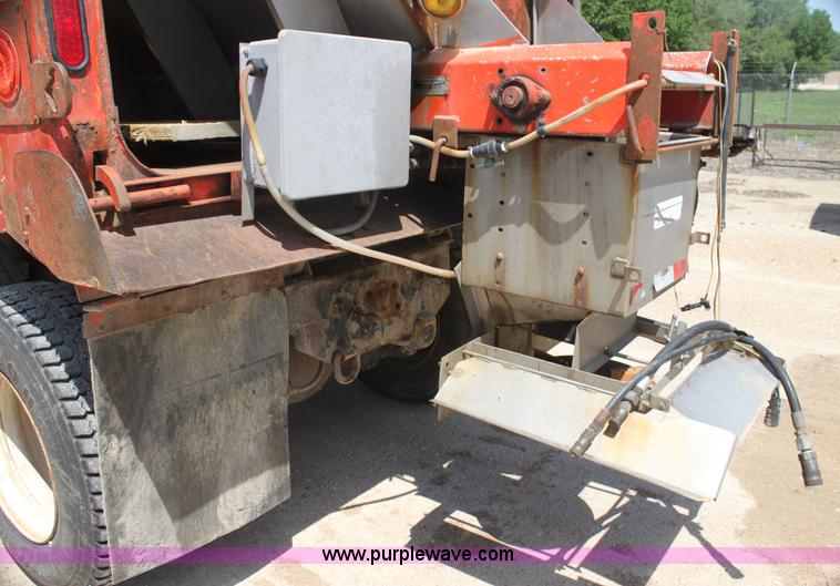 image for item I7404 1997 International 4900 dump truck