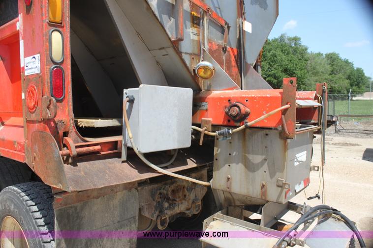 image for item I7404 1997 International 4900 dump truck