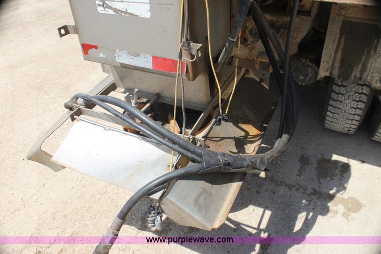 image for item I7404 1997 International 4900 dump truck