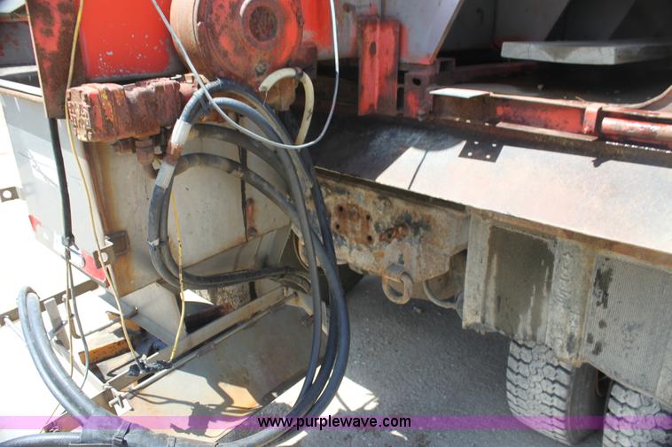 image for item I7404 1997 International 4900 dump truck