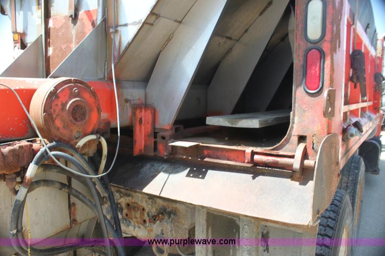 image for item I7404 1997 International 4900 dump truck