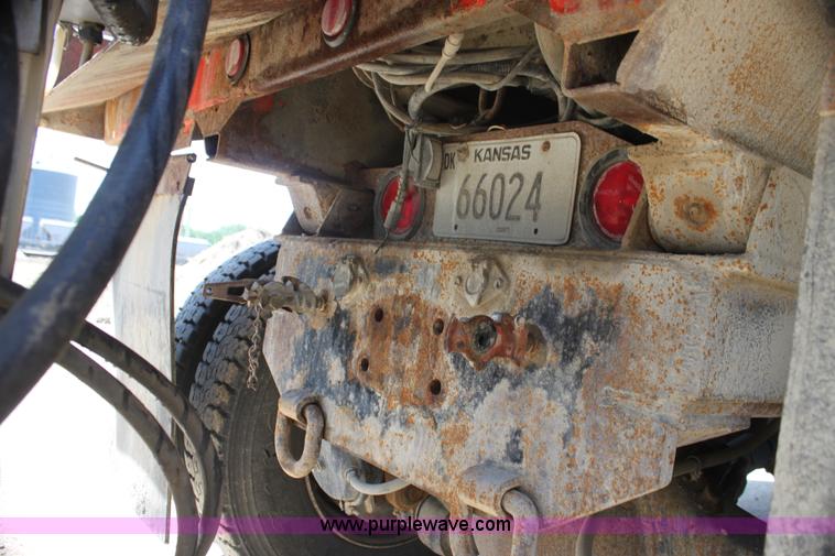 image for item I7404 1997 International 4900 dump truck