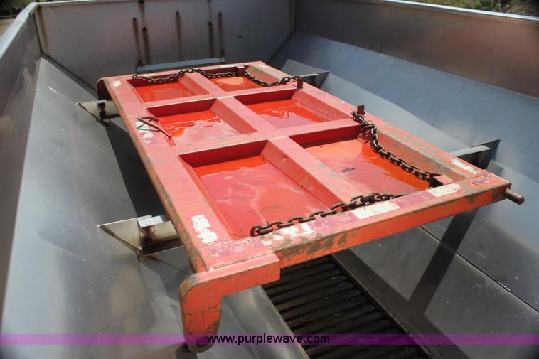 image for item I7404 1997 International 4900 dump truck