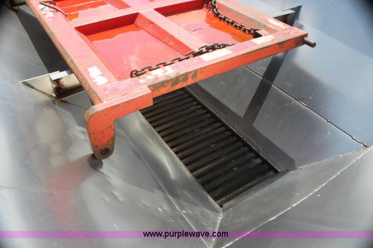 image for item I7404 1997 International 4900 dump truck