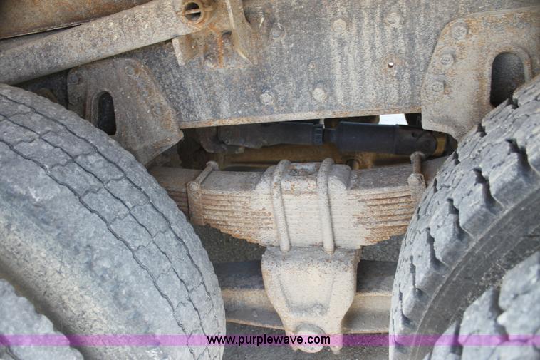 image for item I7404 1997 International 4900 dump truck